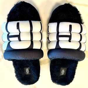 UGG! MAXI PADDED PUFF PLATFORM LOGO SLIDES! SIZE 8 - BRAND NEW WITHOUT BOX!